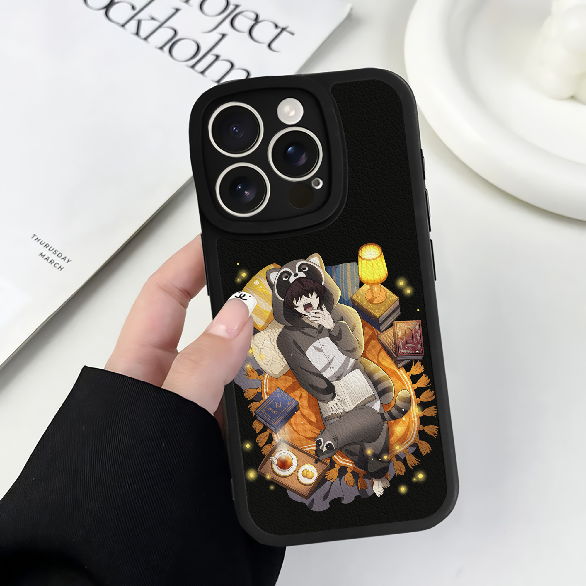 （画像用） 文豪ストレイドッグス Bungo Stray Dogs 【iPhone 16シリーズ対応】シリコンスマホケース（レザー調） 材質：シリコン